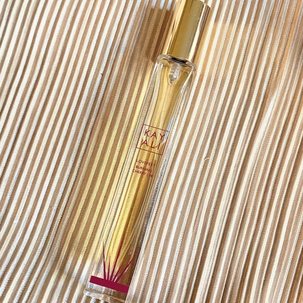 KAYALI BURNING CHERRY TRAVEL SPRAY 10ml